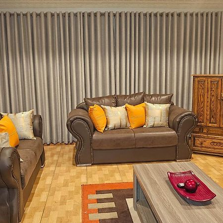 Grey Oak Holiday House Bulawayo Εξωτερικό φωτογραφία