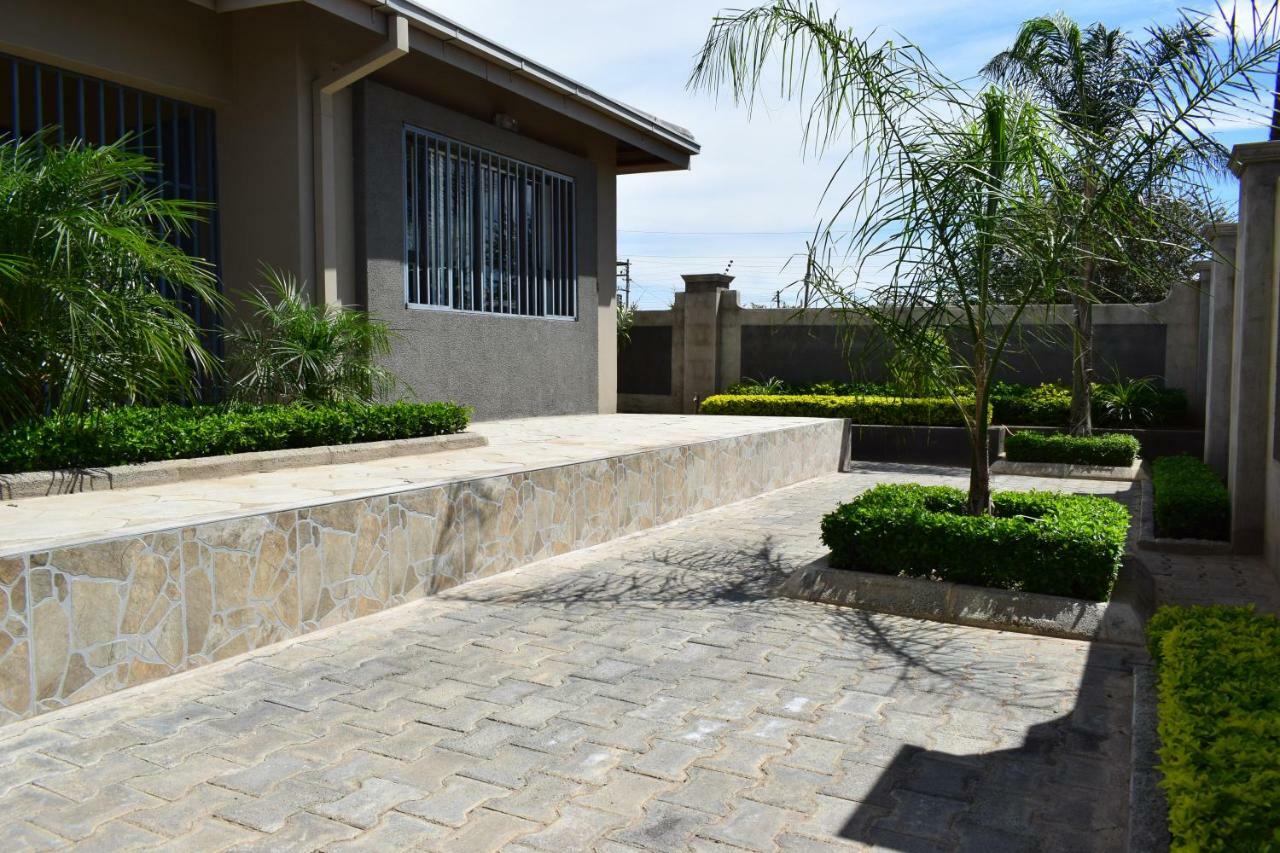 Grey Oak Holiday House Bulawayo Εξωτερικό φωτογραφία
