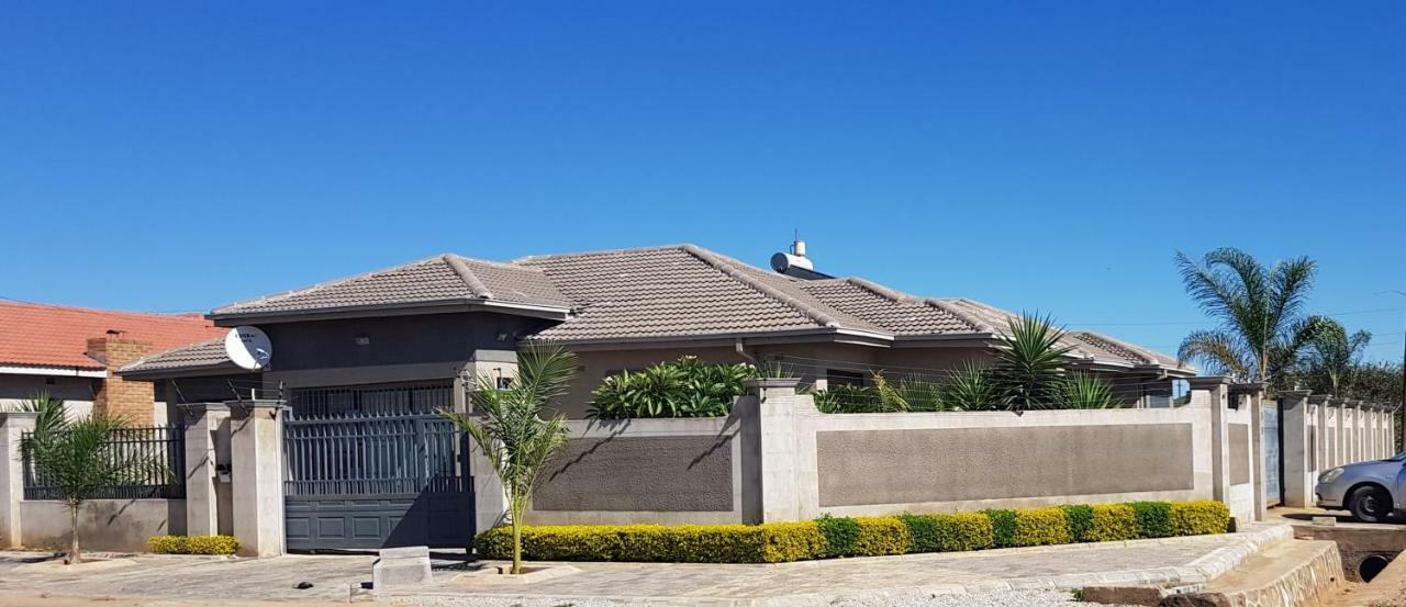 Grey Oak Holiday House Bulawayo Εξωτερικό φωτογραφία