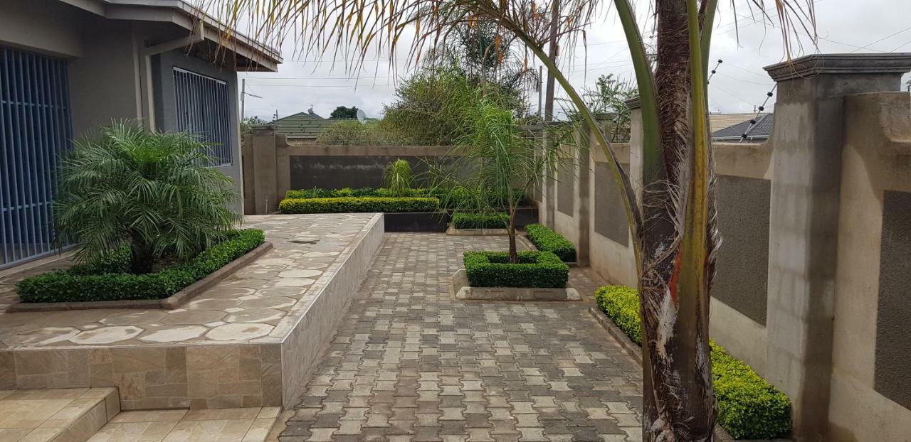 Grey Oak Holiday House Bulawayo Εξωτερικό φωτογραφία