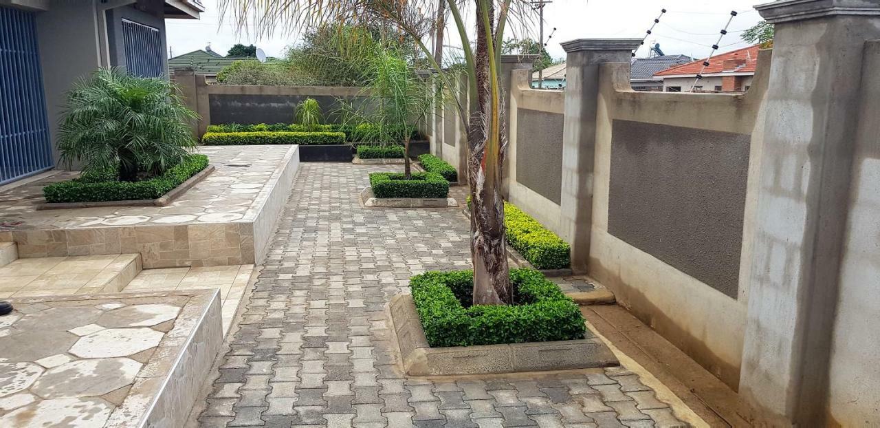 Grey Oak Holiday House Bulawayo Εξωτερικό φωτογραφία